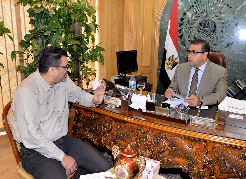 Mansoura University's Hospital hosts US expert on obesity surgery