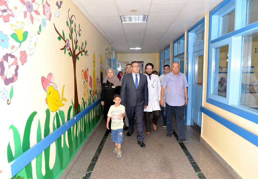 رئيس جامعة المنصورة يتفقد تجهيزات الوحدات الطبية الجديدة بمستشفى الأطفال الجامعى