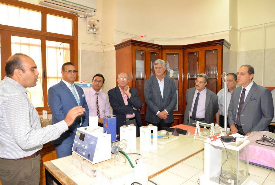 رئيس جامعة المنصورة يفتتح أول جهاز بلازما مزدوج لتحليل المواد بكلية الزراعة