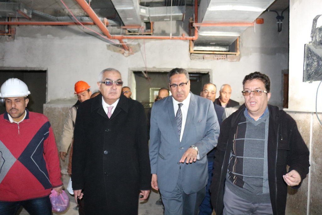 رئيس جامعة المنصورة يتفقد ما تم إنجازه من تجهيزات بالمراكز الطبية الثلاثة الجديدة