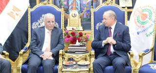 **Le président de l'Université de Mansoura reçoit l'ambassadeur d'Irak pour renforcer les voies de coopération**  