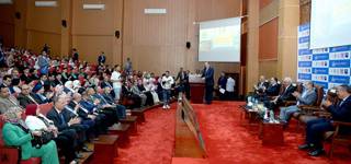 Le président de l’Université Al-Mansoura participe à un séminaire scientifique à l’Université Delta sur le développement des études juridiques