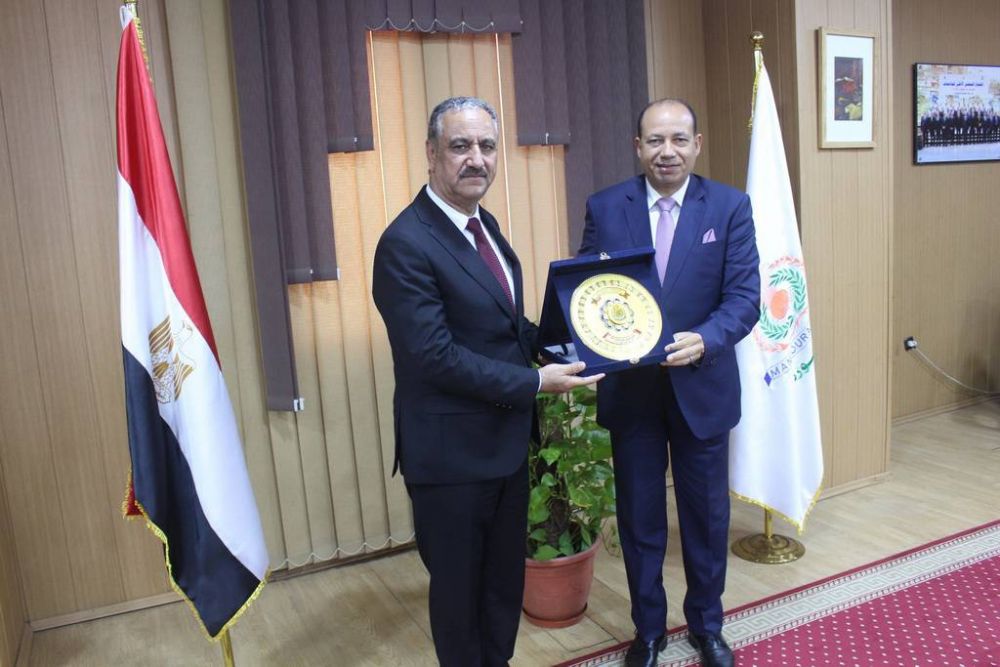 رئيس جامعة المنصورة يستقبل رئيس جامعة الفلوجة العراقية لبحث سبل التعاون الأكاديمي والعلمي المشترك