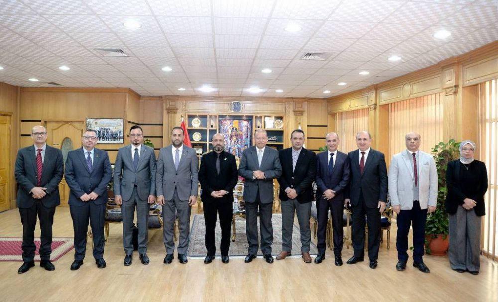 Le Président de l'Université de Mansoura reçoit le Président de l'Université Al-Aïn d'Irak pour discuter des perspectives de coopération académique et scientifique conjointe.
