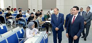 رئيس جامعة المنصورة يواصل جولاته لتفقد سير الامتحانات بكليات الجامعة
