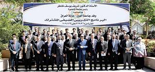 Le président de l'Université de Mansoura accueille une délégation de l'Université irakienne Al-Ain au début du programme international d'entraînement d'été